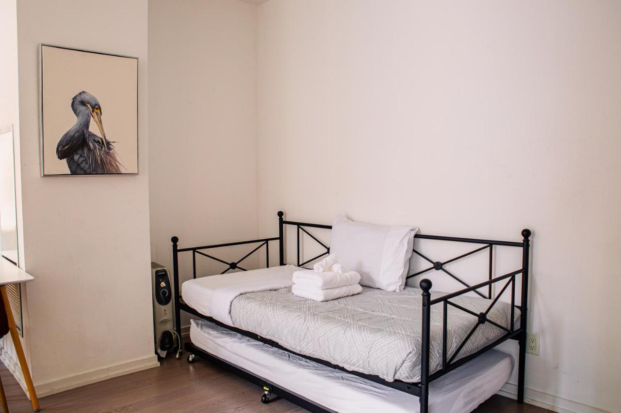 Modern Condo In The Heart Of Downtown Toronto Zewnętrze zdjęcie